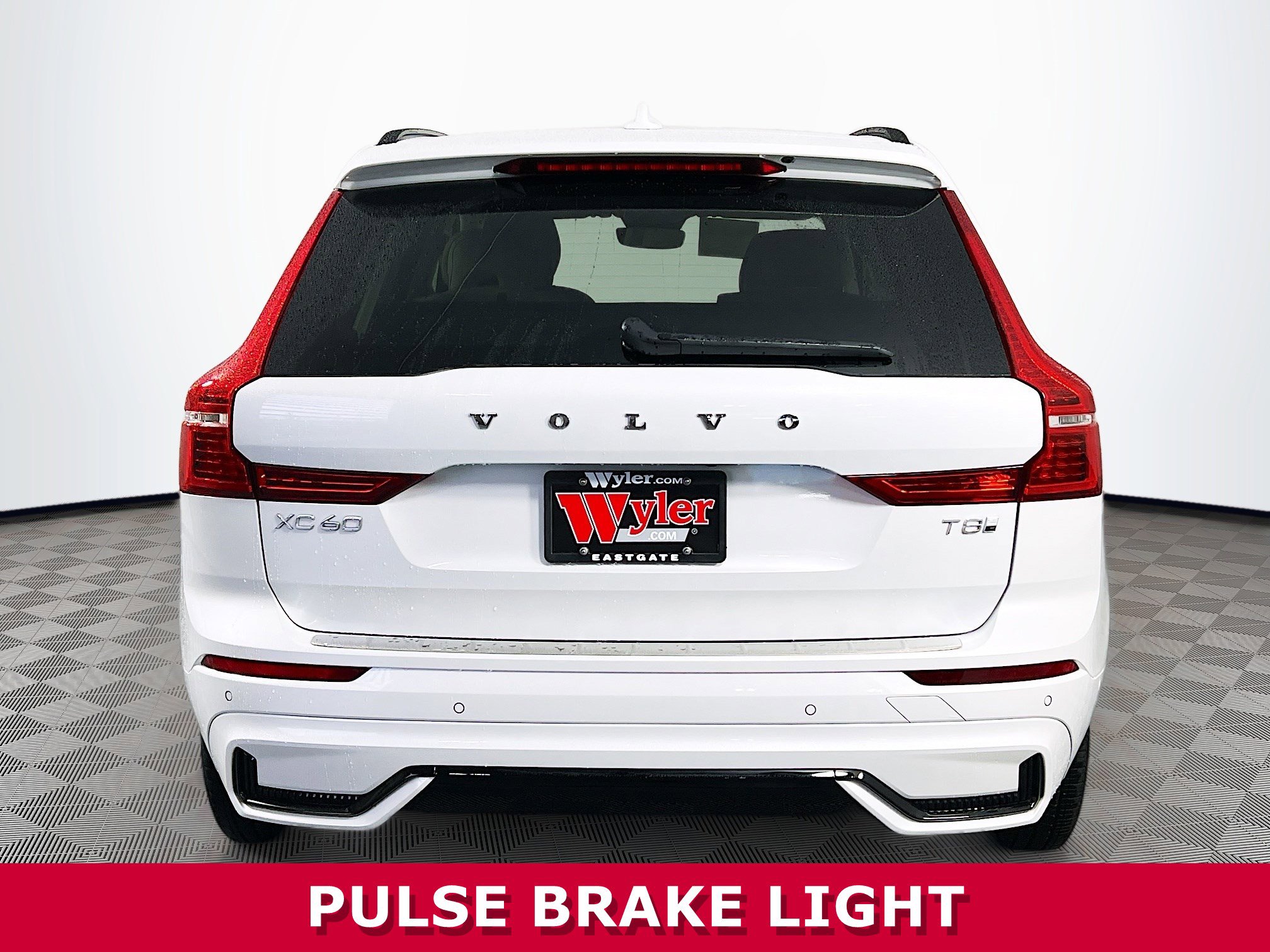 Used 2025 Volvo XC60 T8 Plus w/ Protection Package Premier image 28