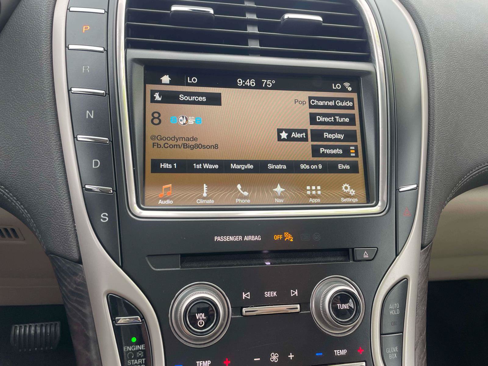 Used 2017 Lincoln MKX Reserve w/ Driver Assistance Package FWD image 16