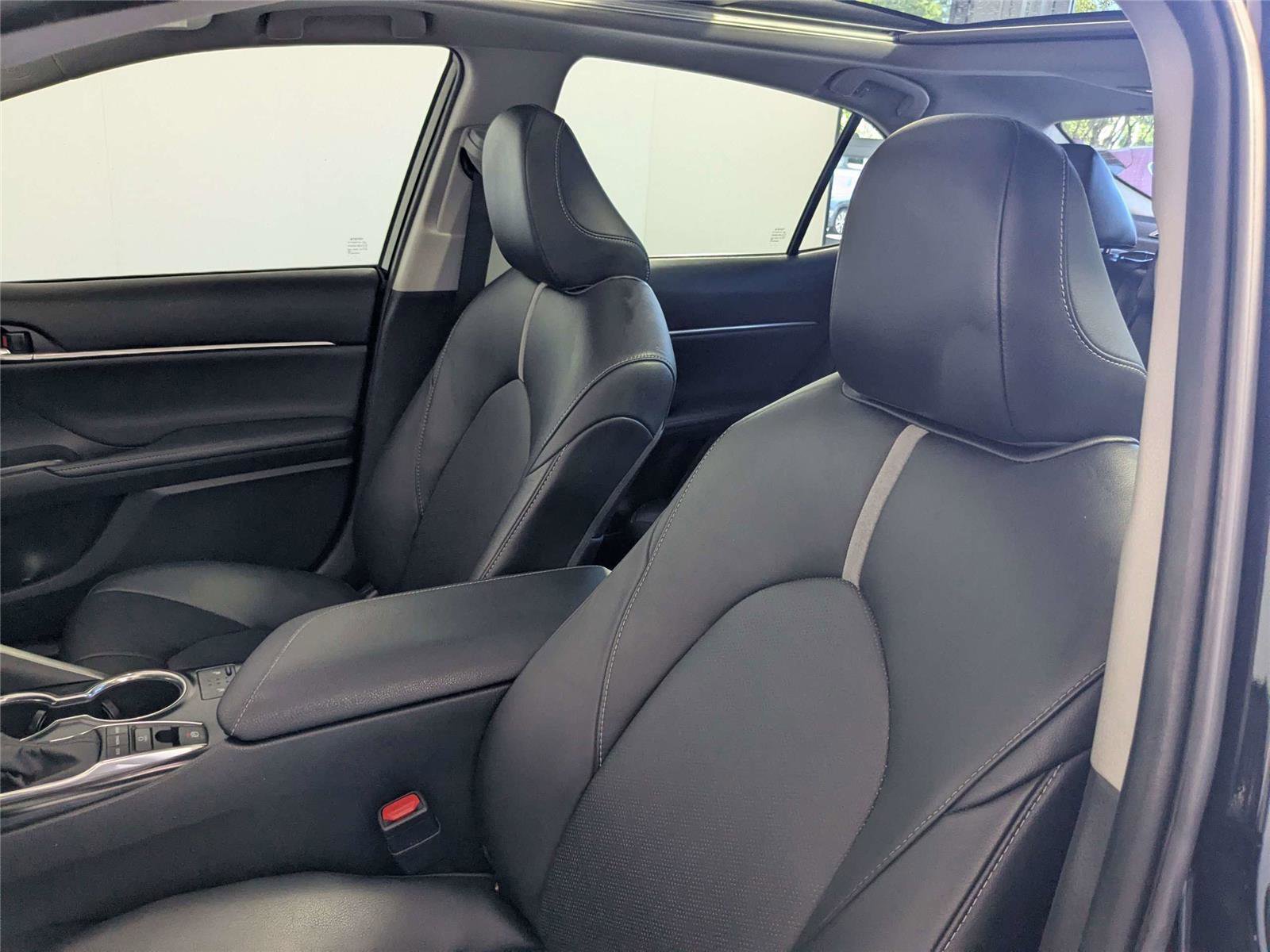 Used 2020 Toyota Camry XSE FWD image 11
