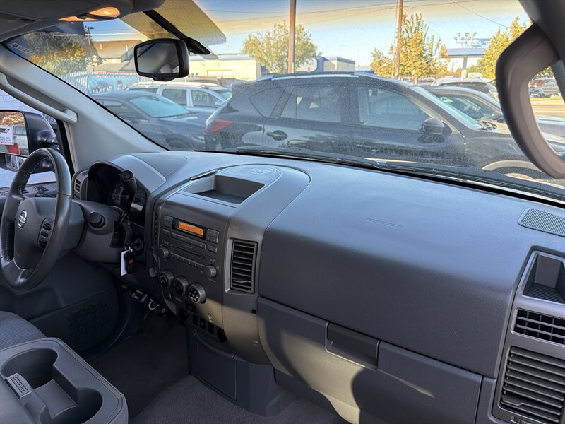 Used 2006 Nissan Titan SE AWD/4WD image 25