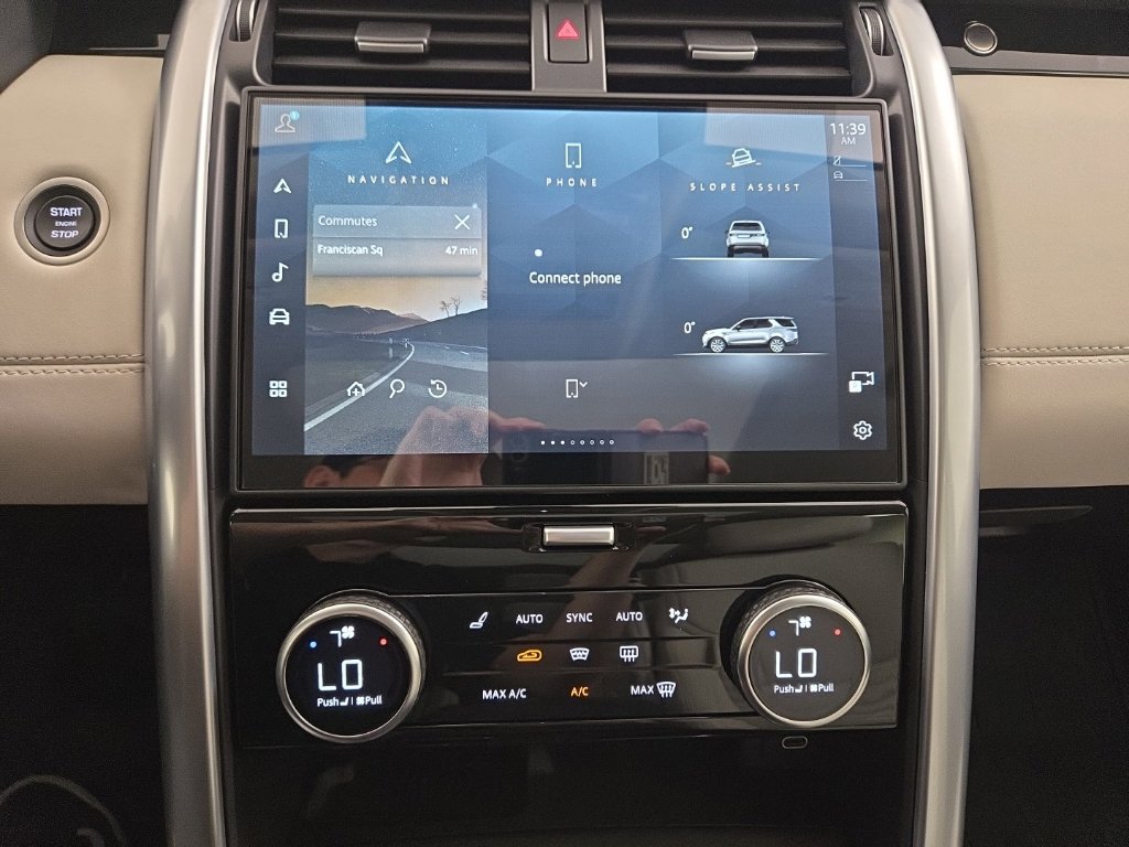 Certified 2025 Land Rover Discovery S AWD/4WD image 15