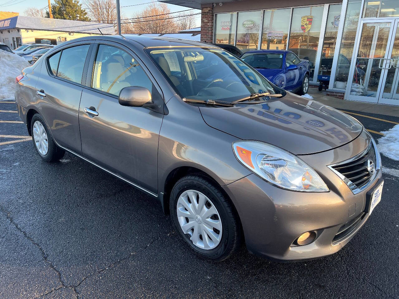 Used 2012 Nissan Versa SV image 4