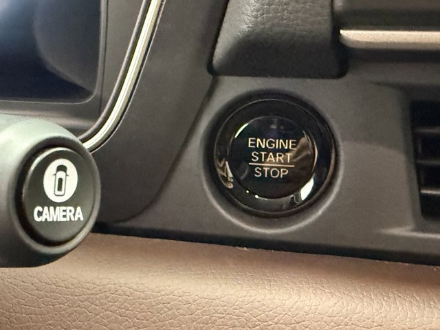 Used 2025 Honda Pilot Elite image 15