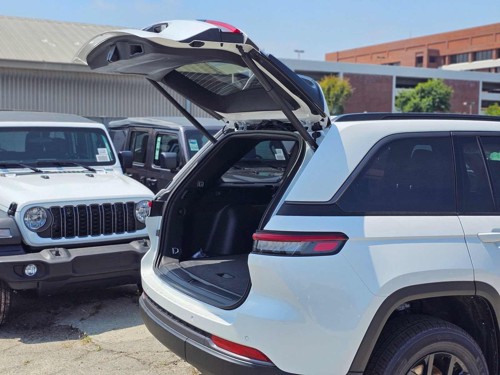 New 2026 Jeep Grand Cherokee Altitude RWD image 8