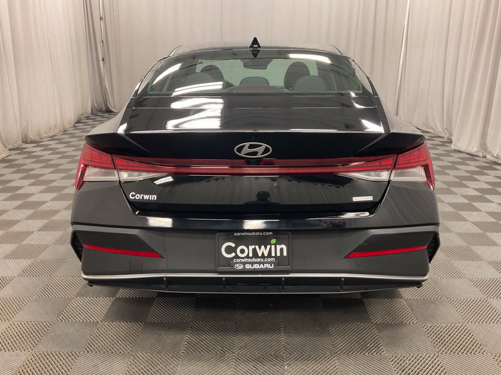 Used 2025 Hyundai Elantra Limited FWD image 8