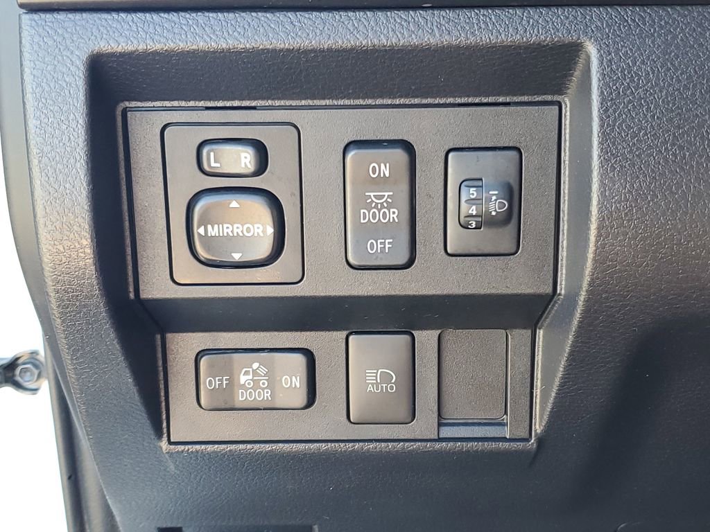 Used 2018 Toyota Tundra SR image 21