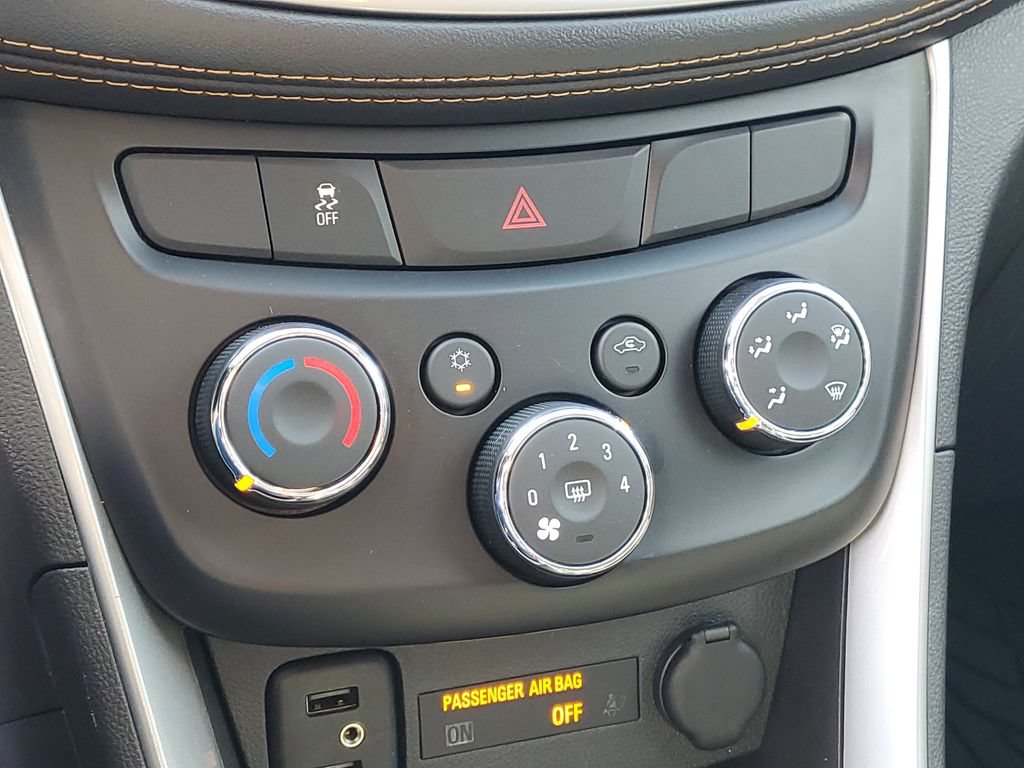 Used 2021 Chevrolet Trax LT FWD image 16