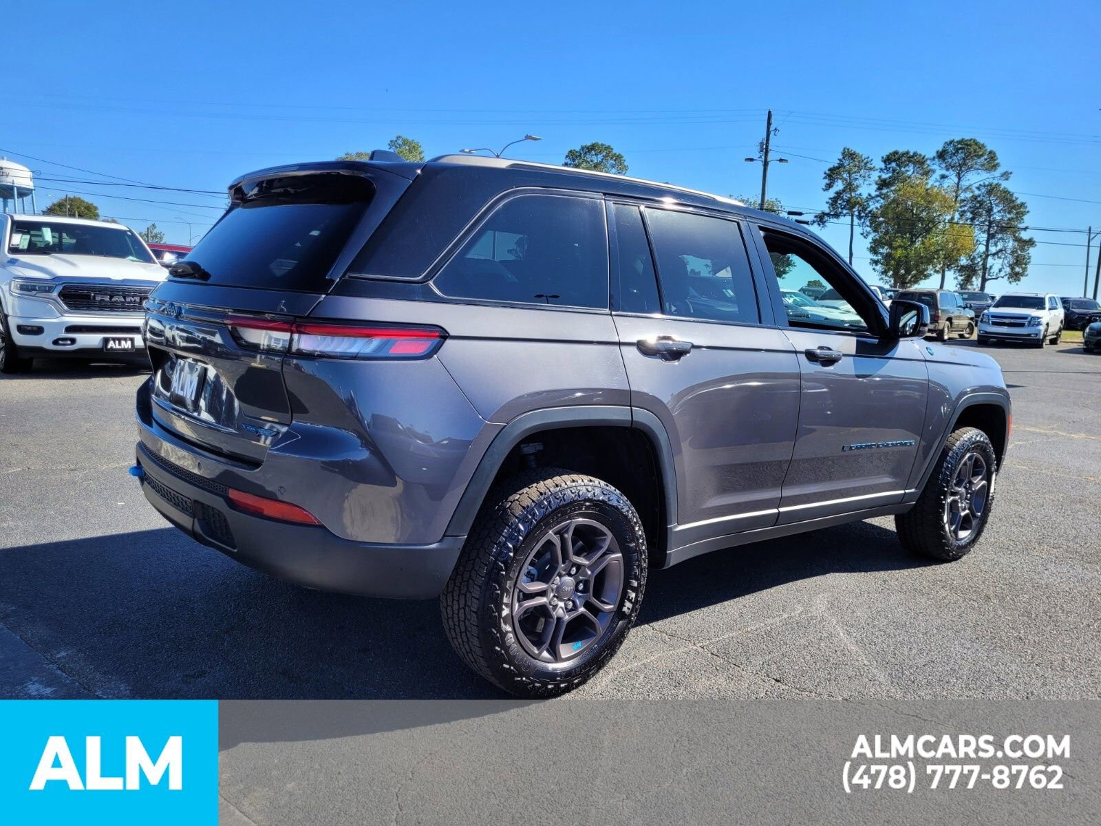 Used 2024 Jeep Grand Cherokee Trailhawk image 12