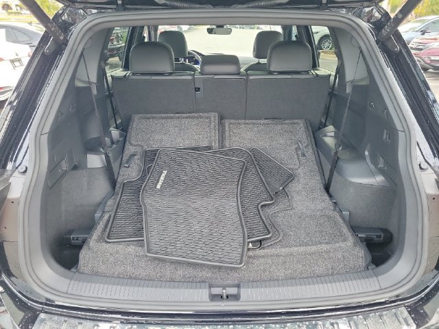 Certified 2022 Volkswagen Tiguan SE R-Line FWD image 7