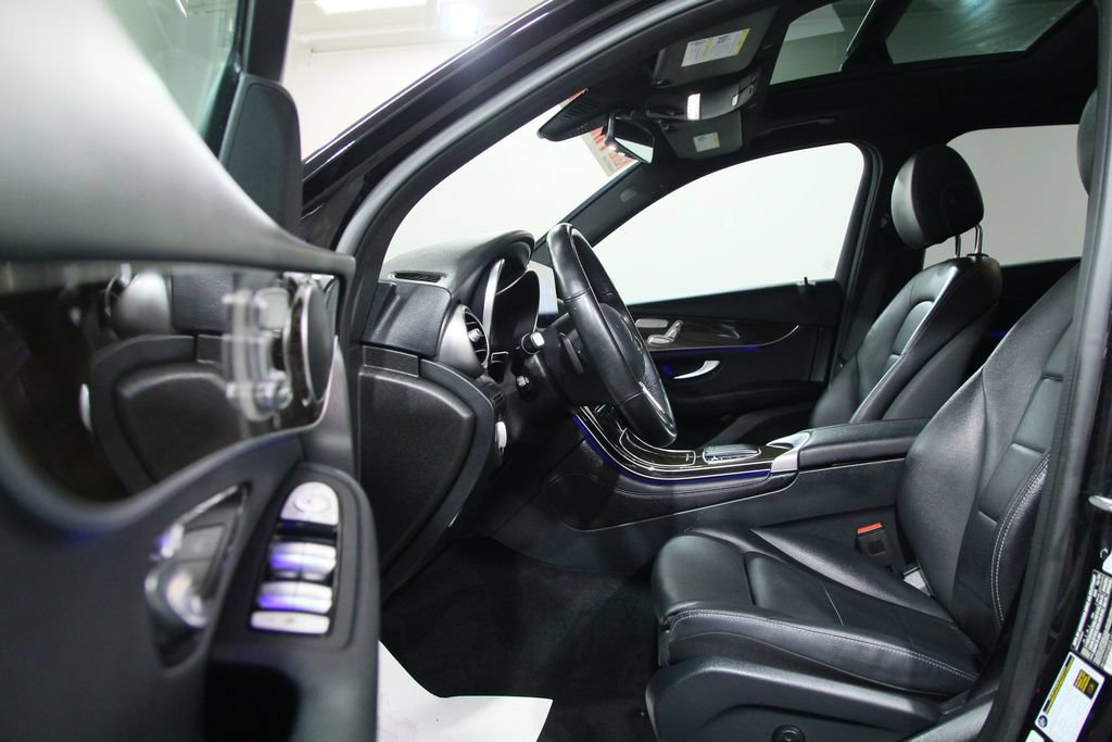Certified 2021 Mercedes-Benz GLC 300 4MATIC image 4