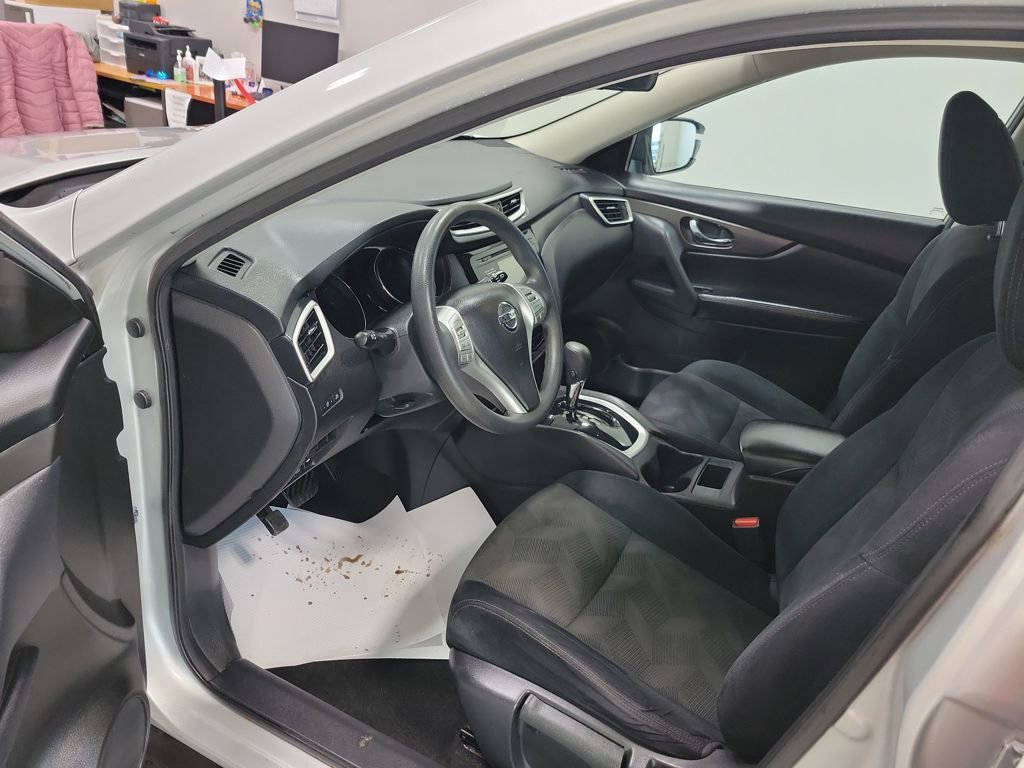 Used 2015 Nissan Rogue S image 33