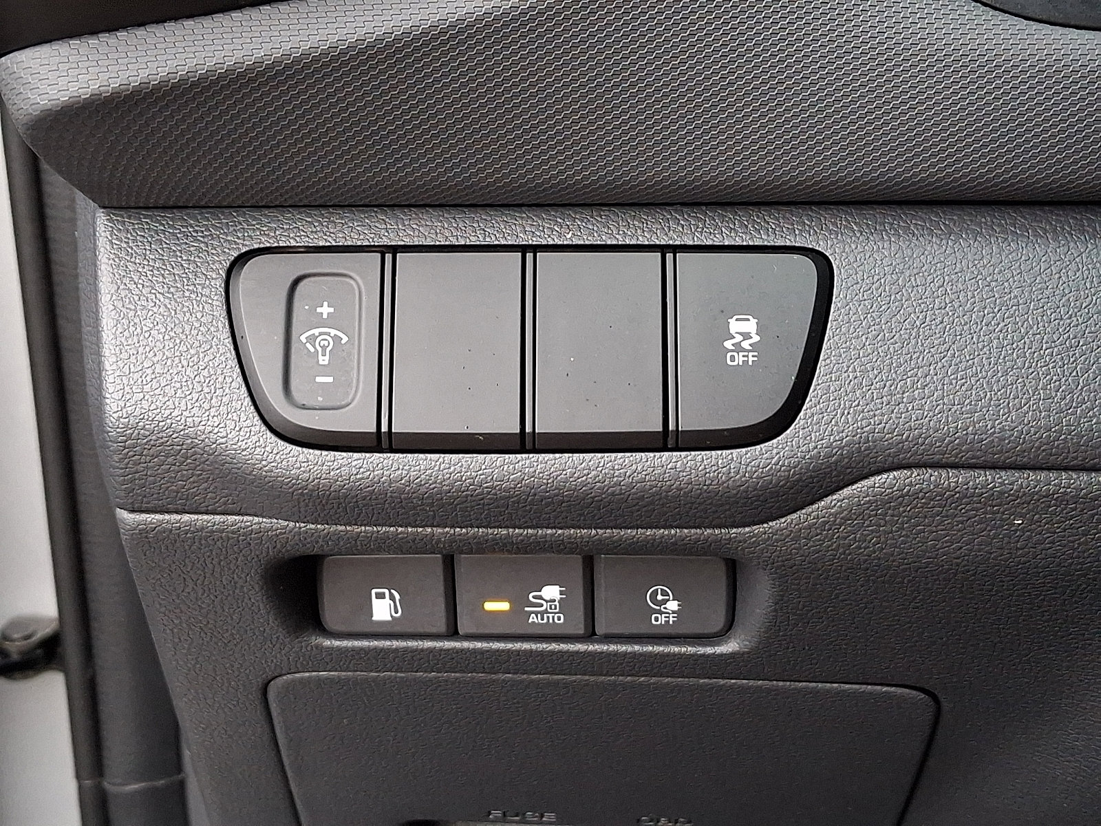 Used 2019 Hyundai Ioniq Plug-In Hybrid image 21