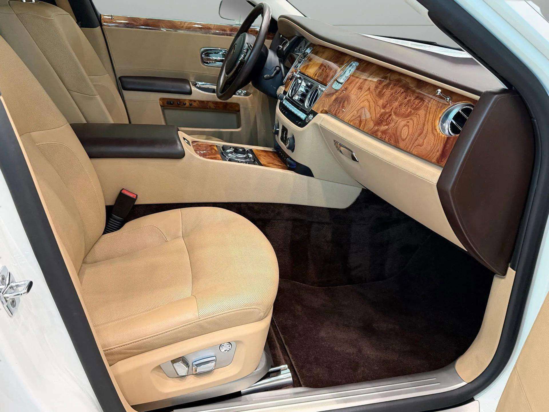 Used 2012 Rolls-Royce Ghost image 37