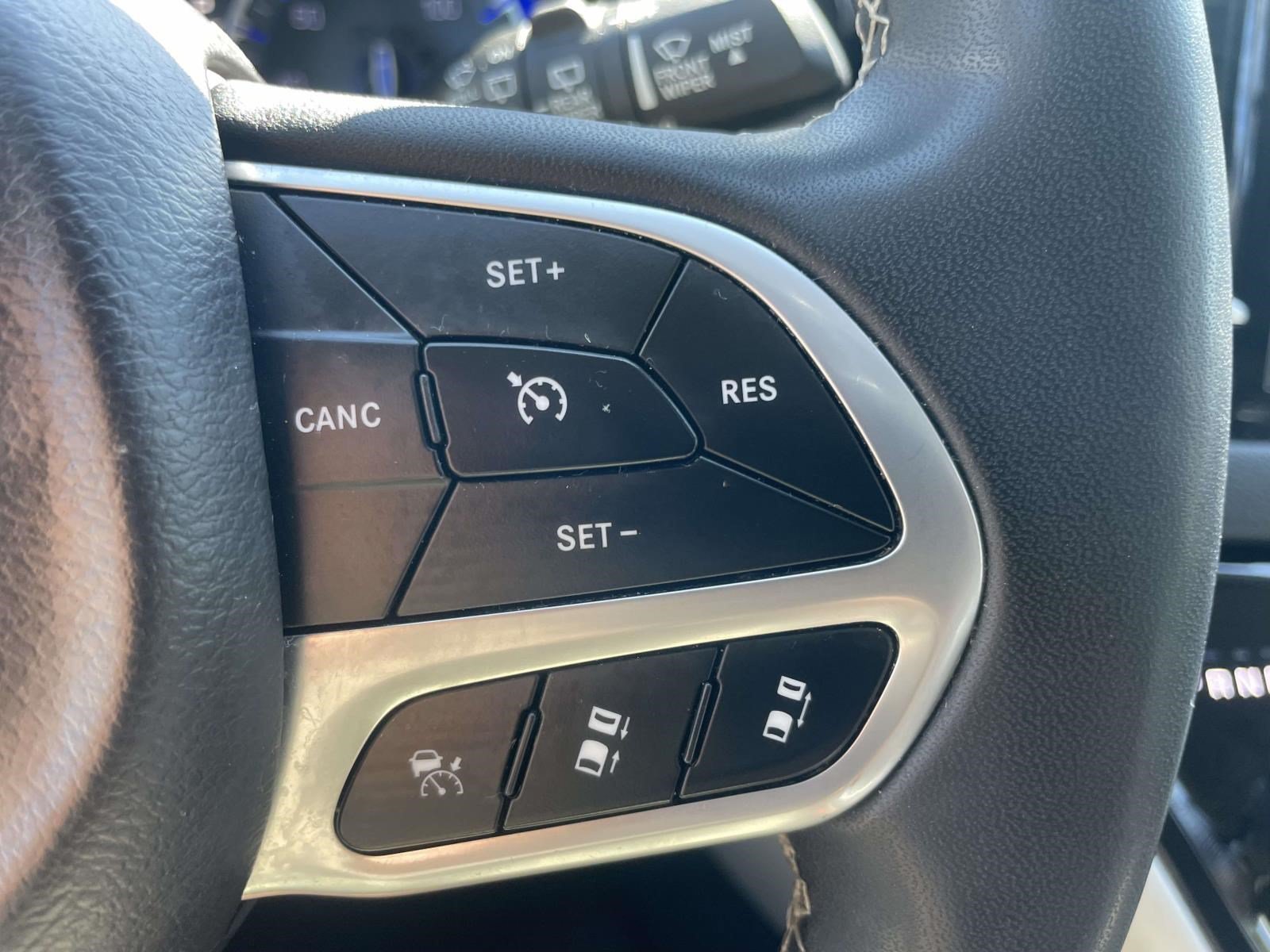 Used 2024 Chrysler Pacifica Touring-L FWD image 21