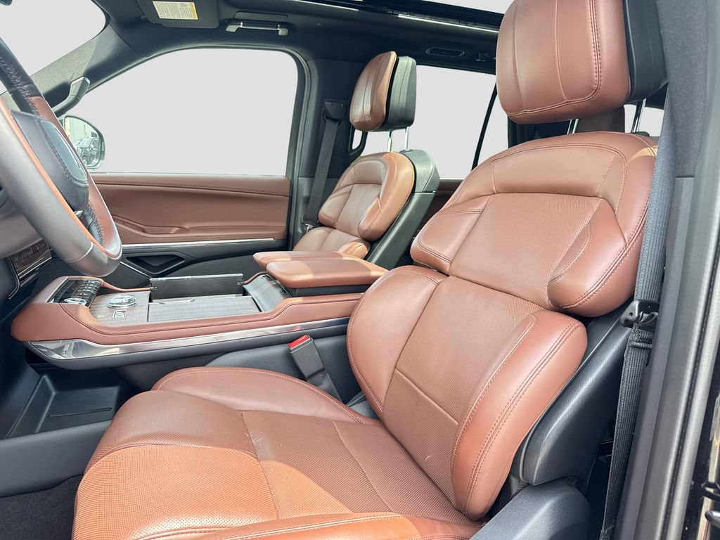 Used 2025 Lincoln Navigator Reserve AWD/4WD image 8