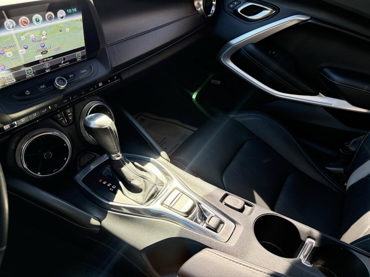 Used 2018 Chevrolet Camaro LT RWD image 13