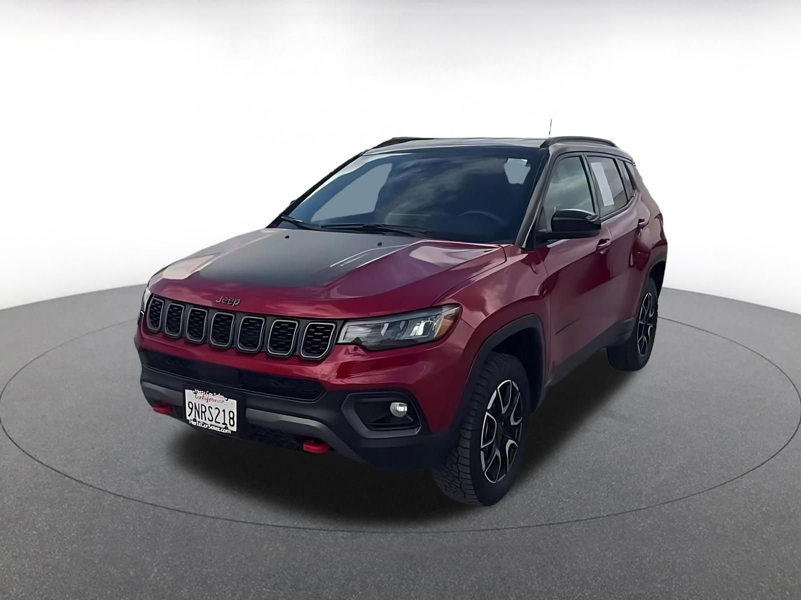 Used 2025 Jeep Compass Trailhawk image 3