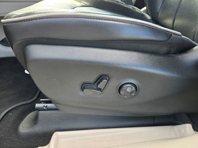 Used 2023 Chrysler Pacifica Limited image 19