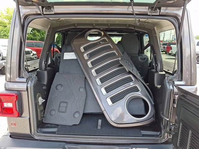 Used 2018 Jeep Wrangler Unlimited Sahara w/ Cold Weather Group AWD/4WD image 29