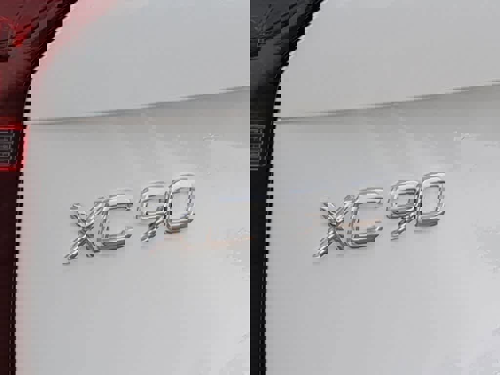 Certified 2025 Volvo XC90 B5 Core w/ Protection Package Premier image 12