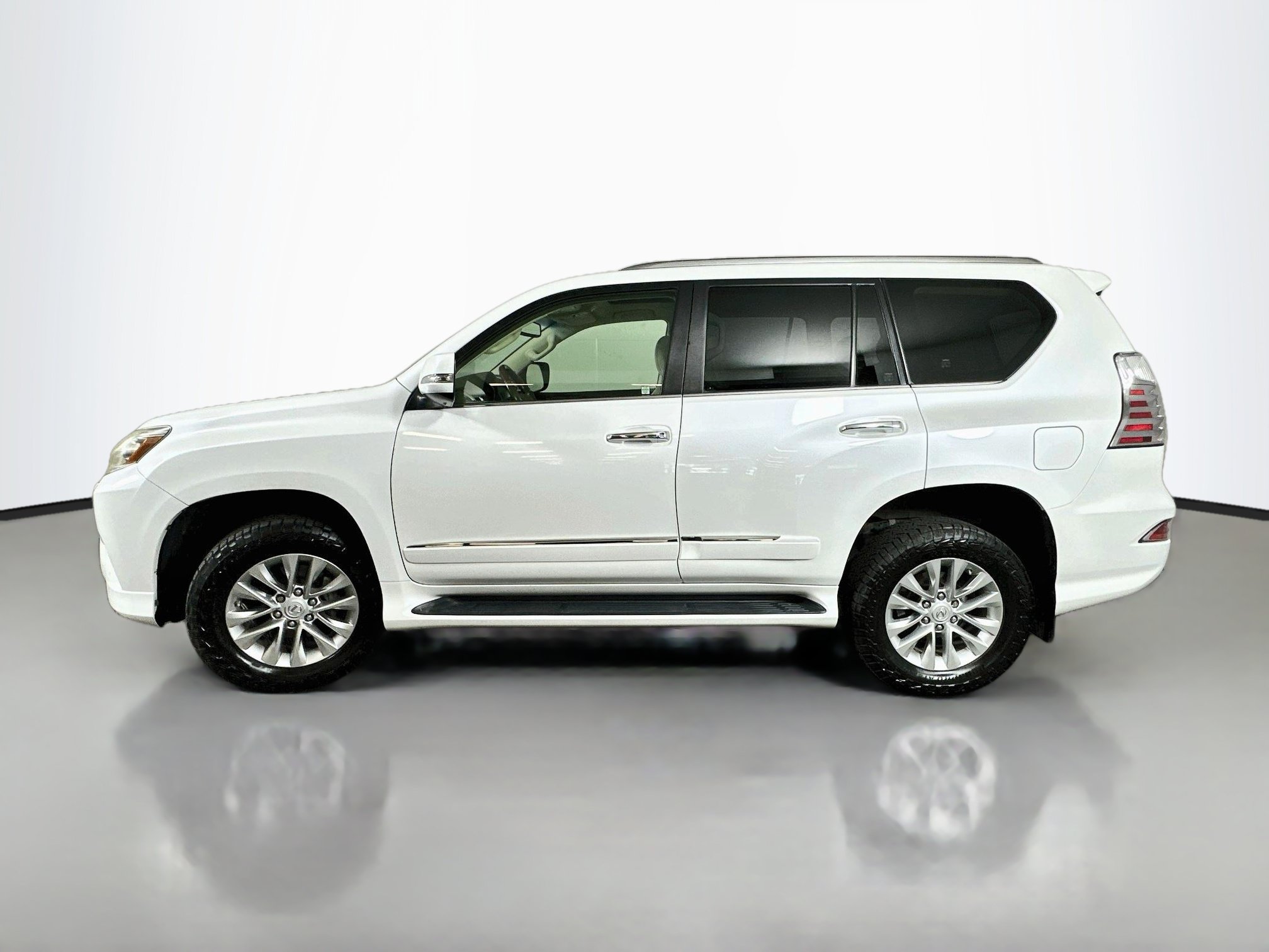 Used 2017 Lexus GX 460 Premium w/ Premium Package AWD/4WD image 4