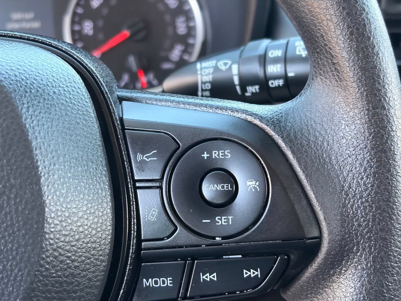 Used 2022 Toyota RAV4 XLE w/ Convenience Package FWD image 27