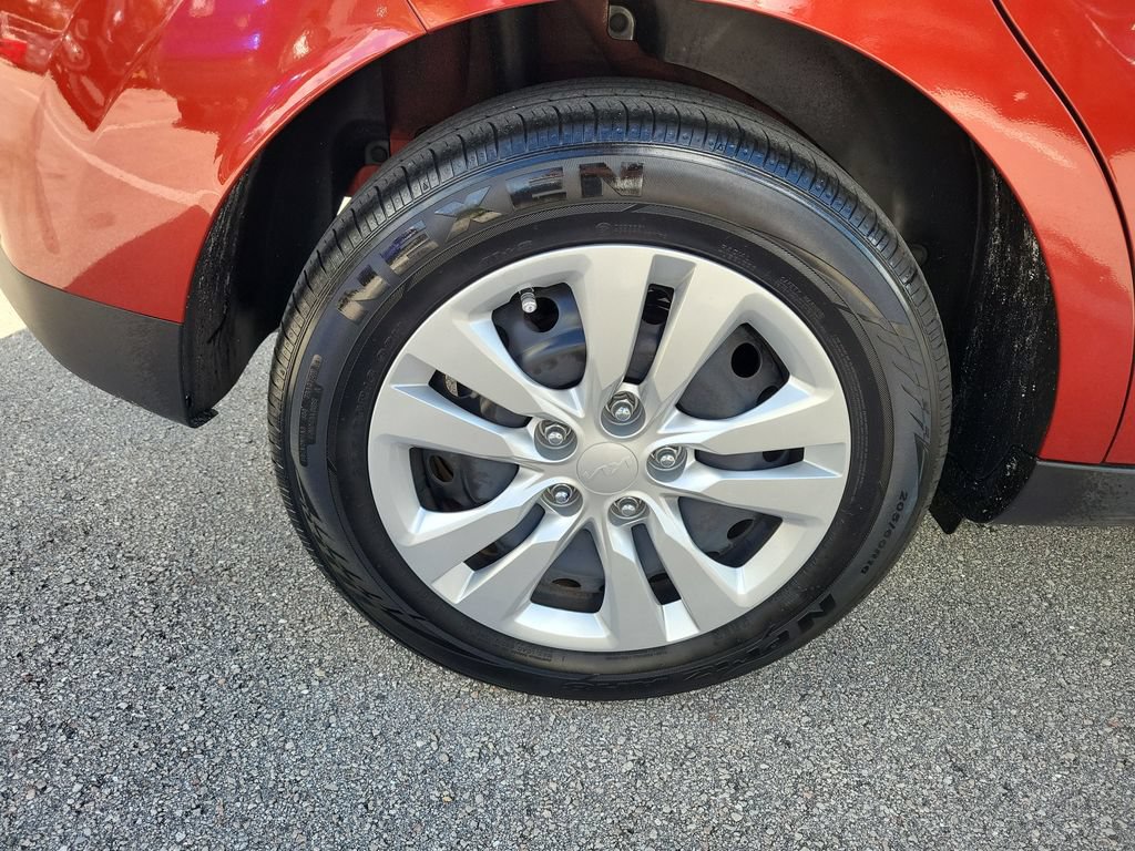 Used 2025 Kia Soul LX FWD image 30