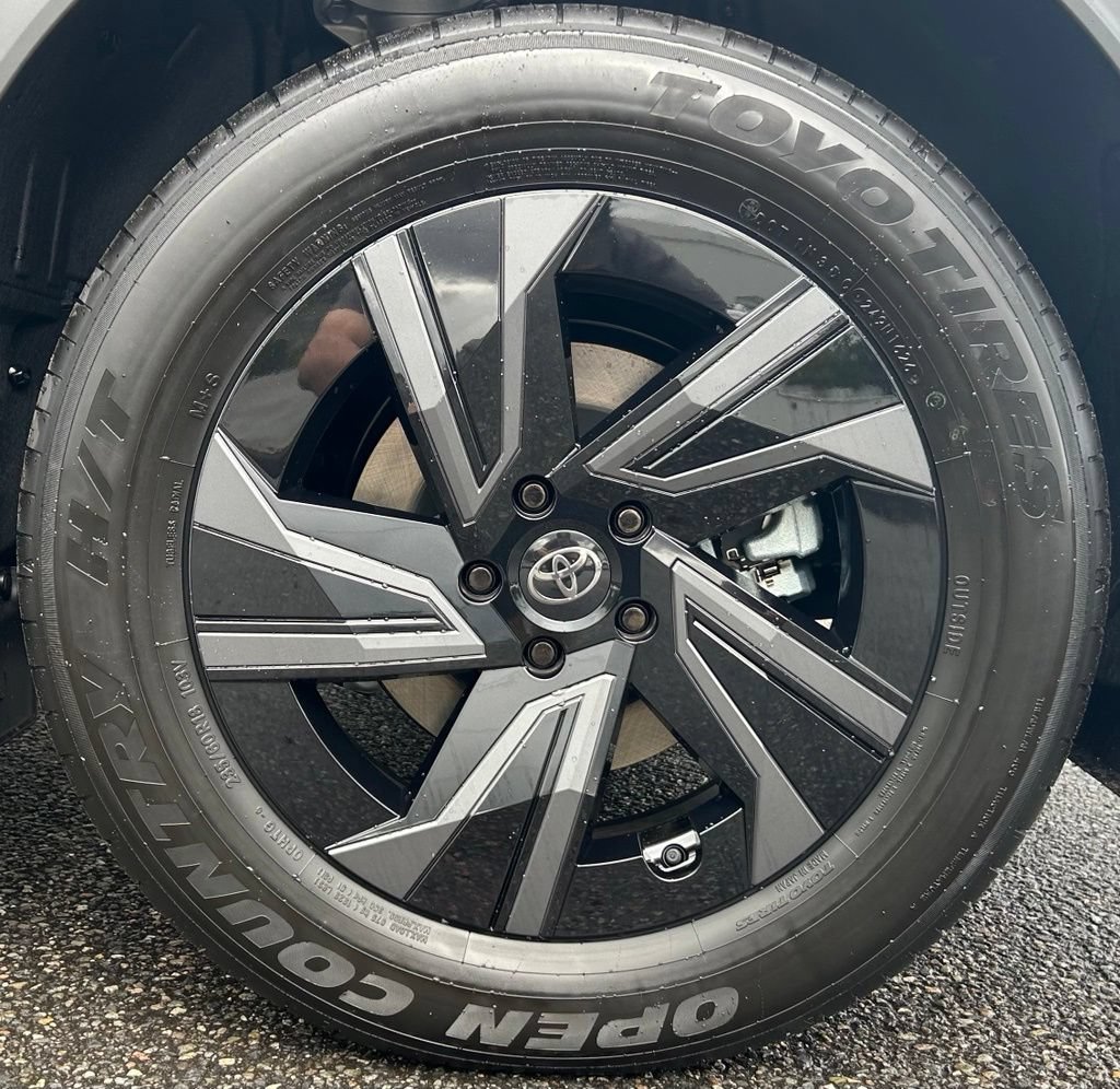 New 2026 Toyota C-HR AWD/4WD image 27