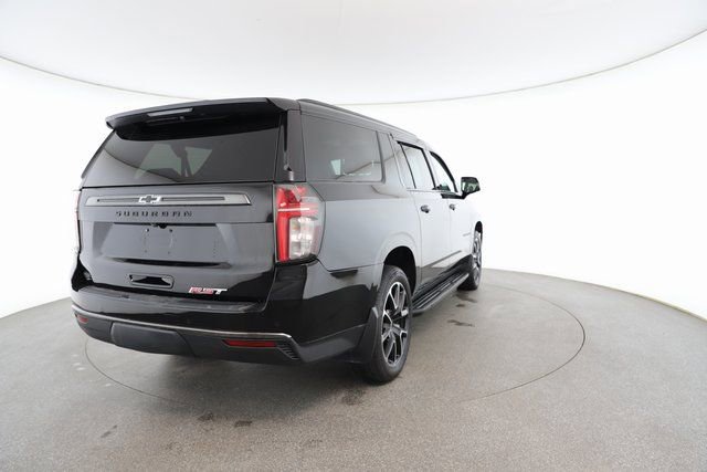 Used 2022 Chevrolet Suburban RST w/ Luxury Package image 16