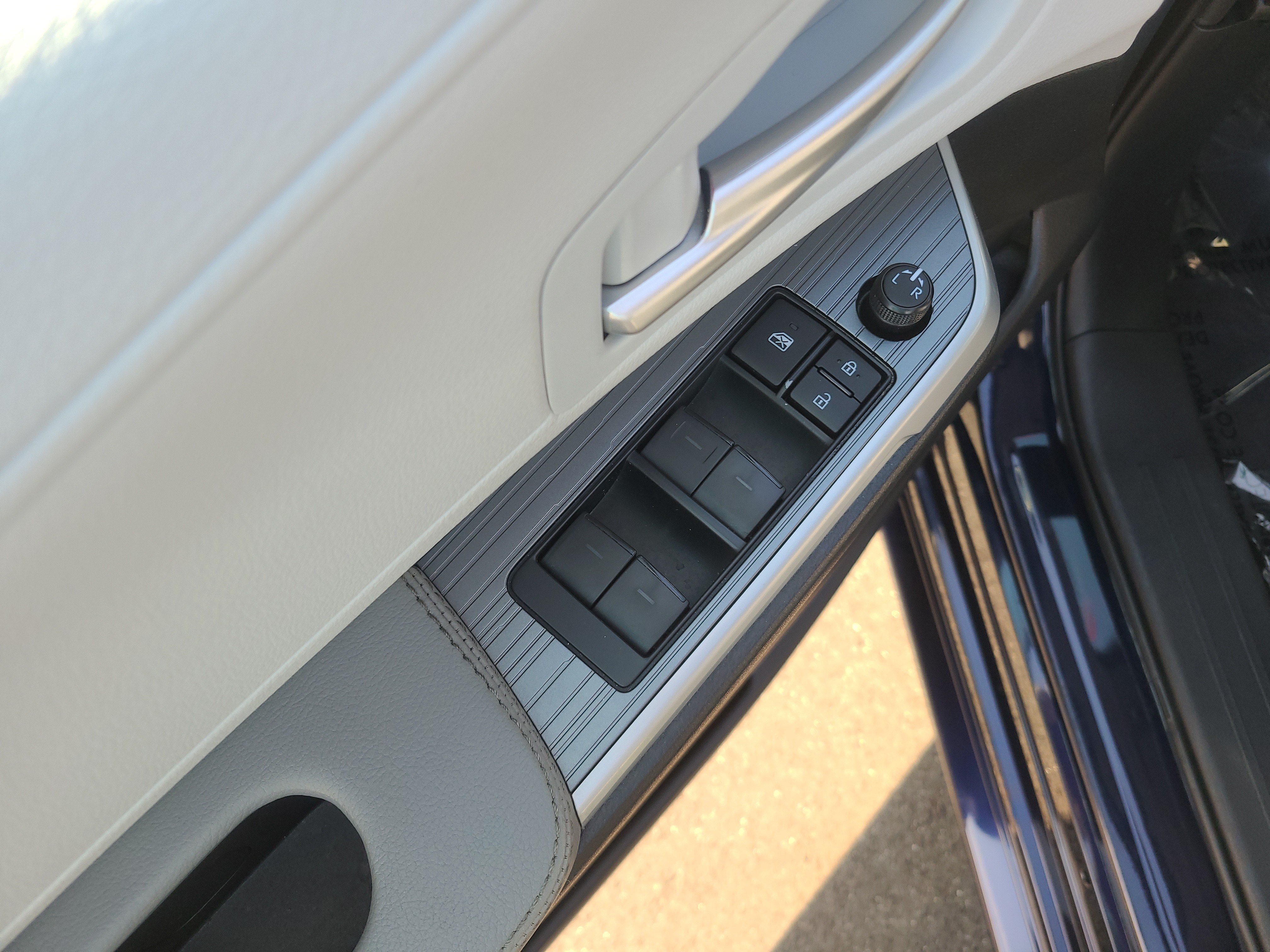 Certified 2026 Toyota Sienna XLE FWD image 13