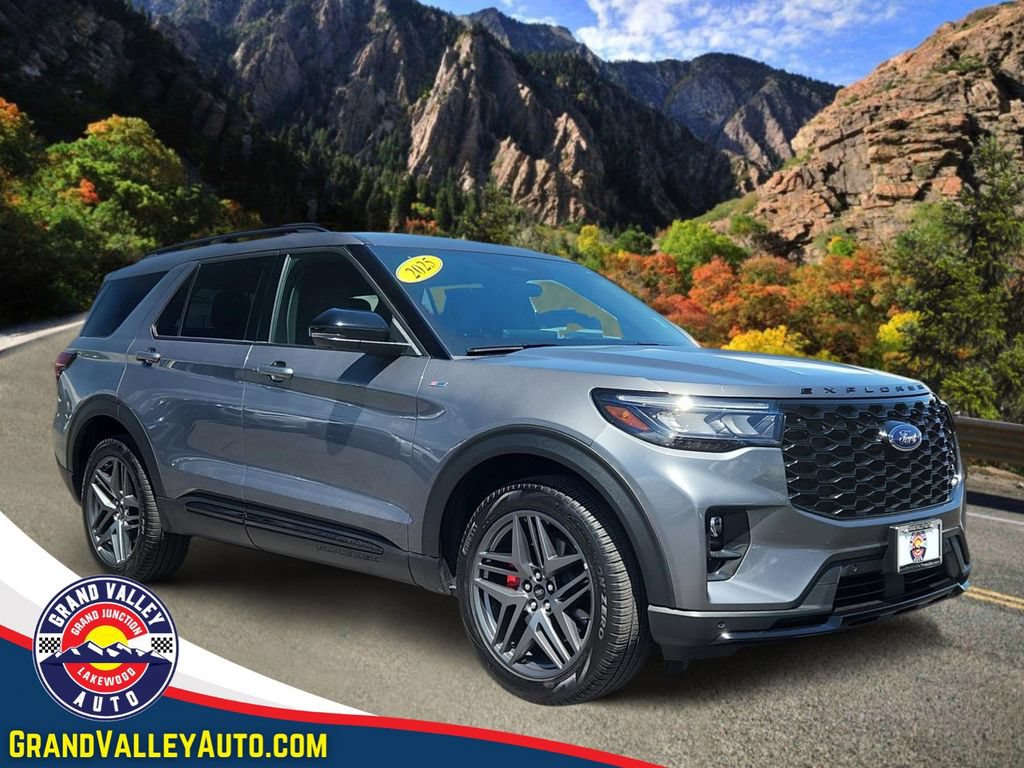 Used 2025 Ford Explorer ST-Line w/ ST-Line Street Pack AWD/4WD image 1