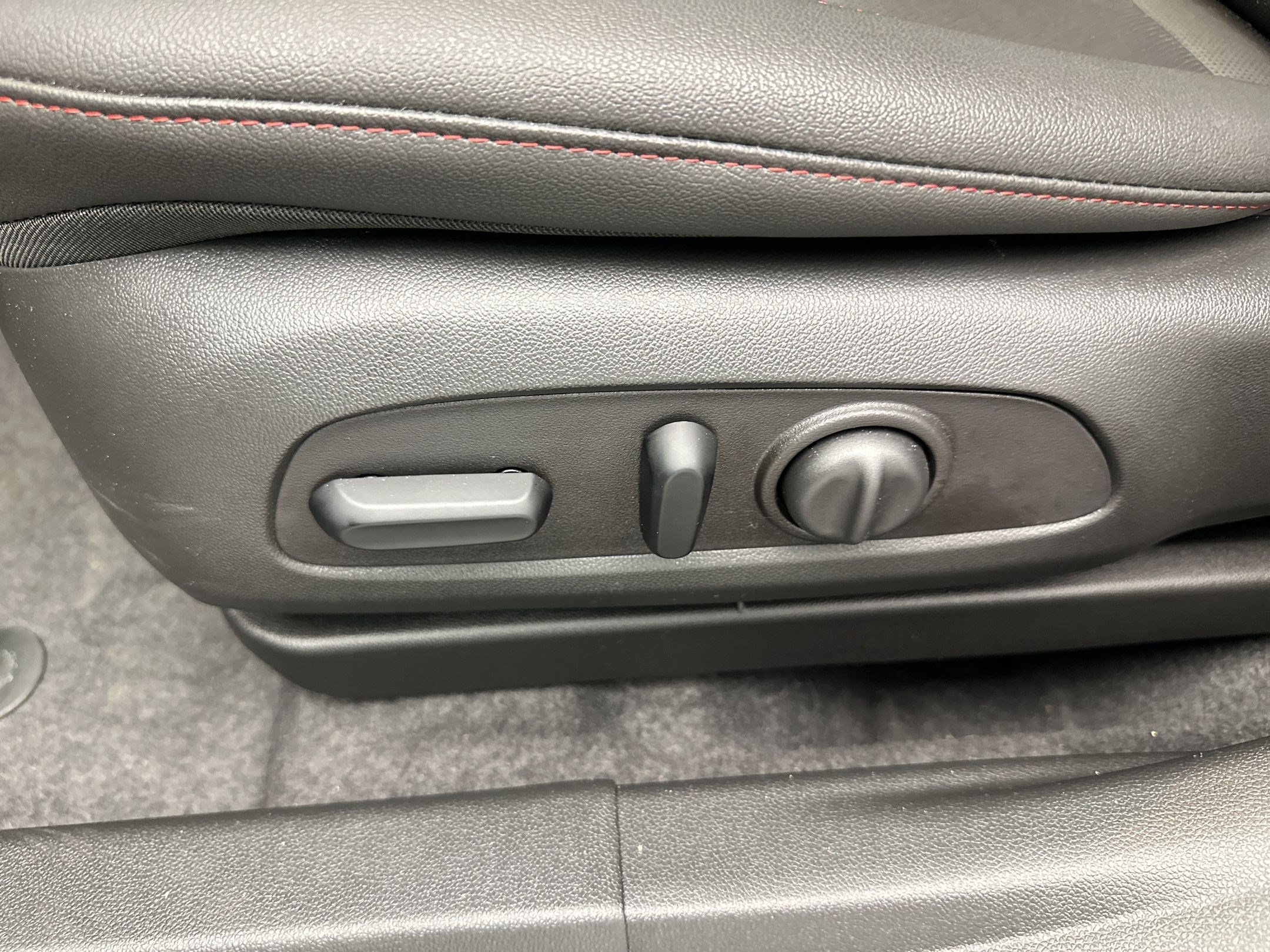 Certified 2026 Chevrolet Trax RS w/ Sunroof Package FWD image 16