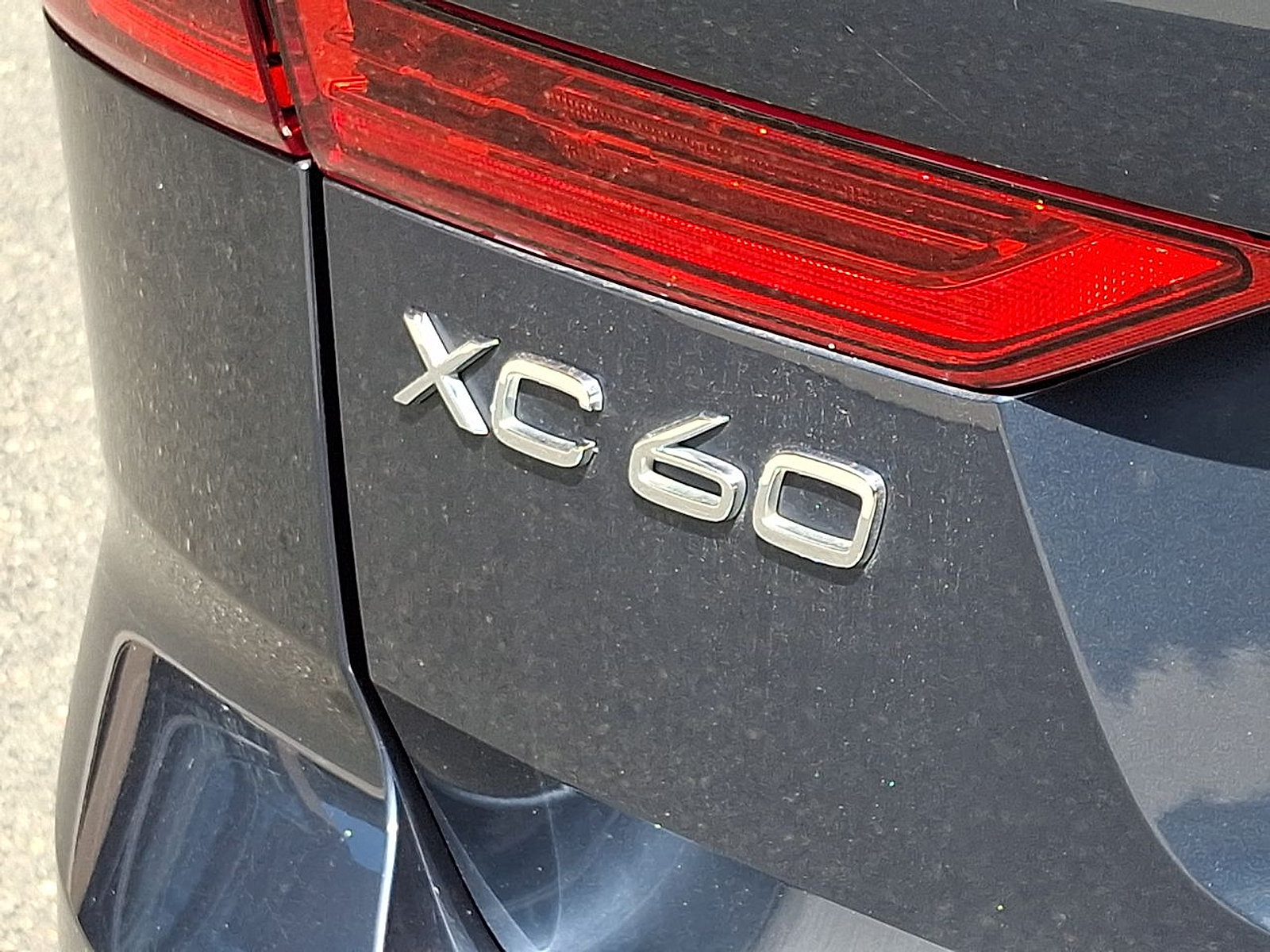 Used 2022 Volvo XC60 B5 Inscription w/ Advanced Package FWD image 24
