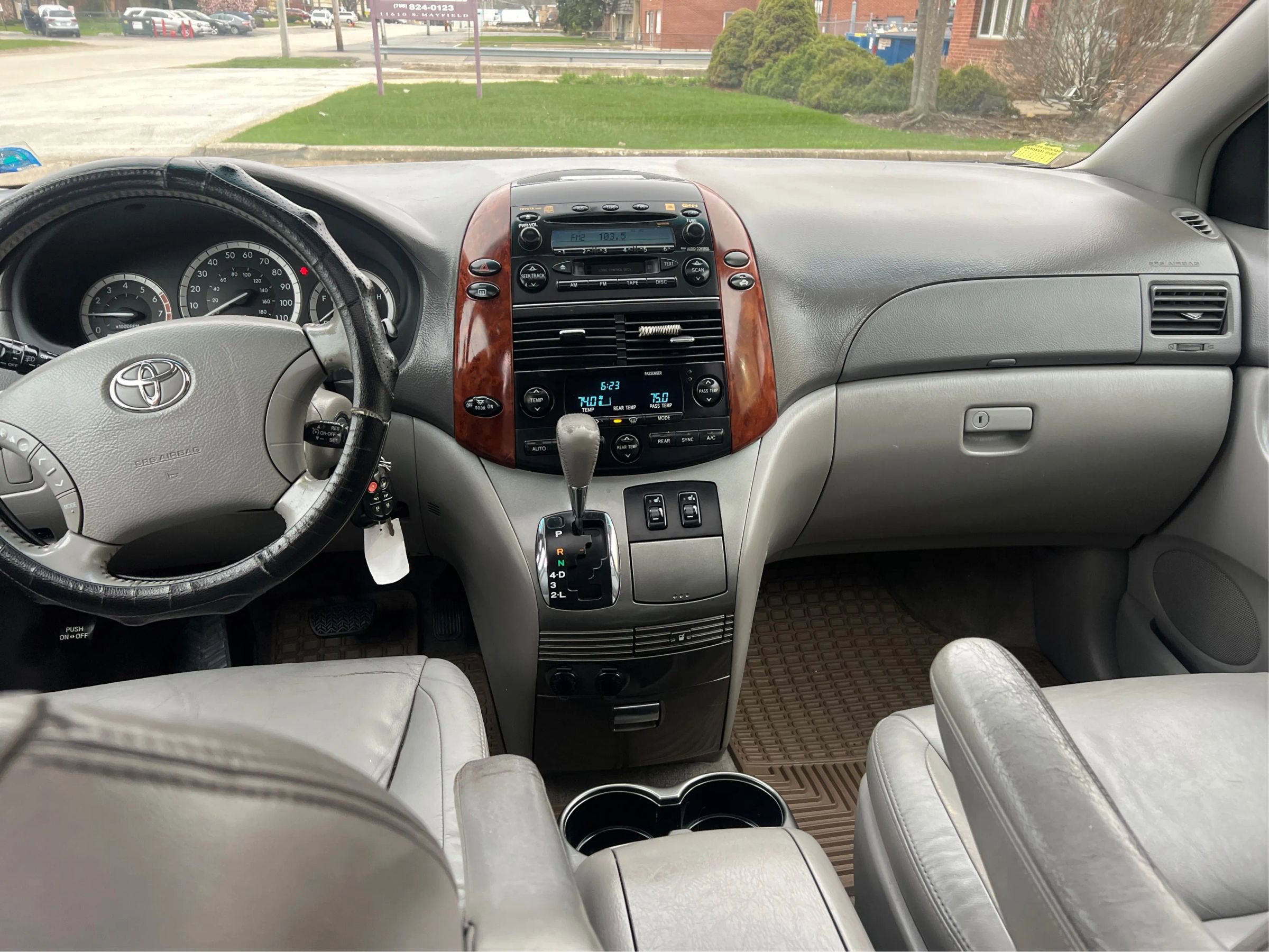 Used 2005 Toyota Sienna XLE image 28