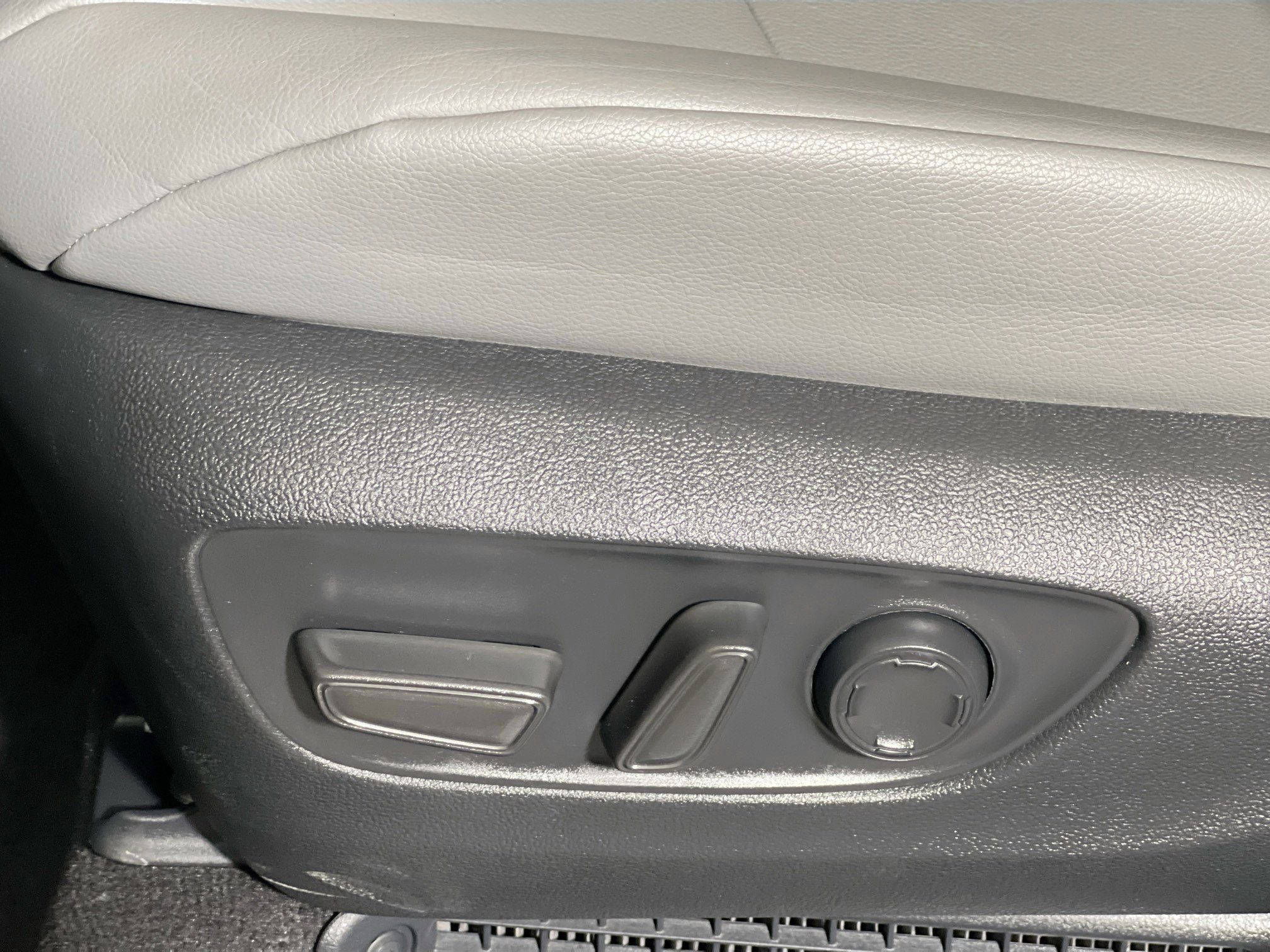 Used 2025 Toyota Sienna XLE FWD image 15