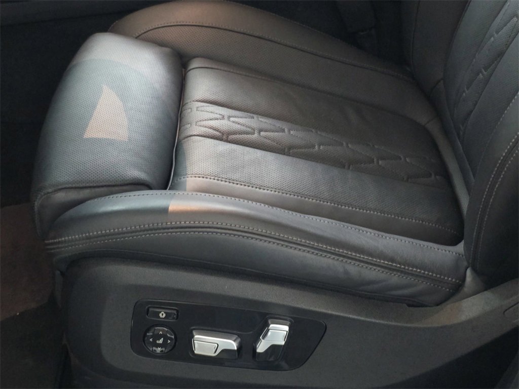 Used 2021 BMW X7 M50i w/ Executive Package image 32