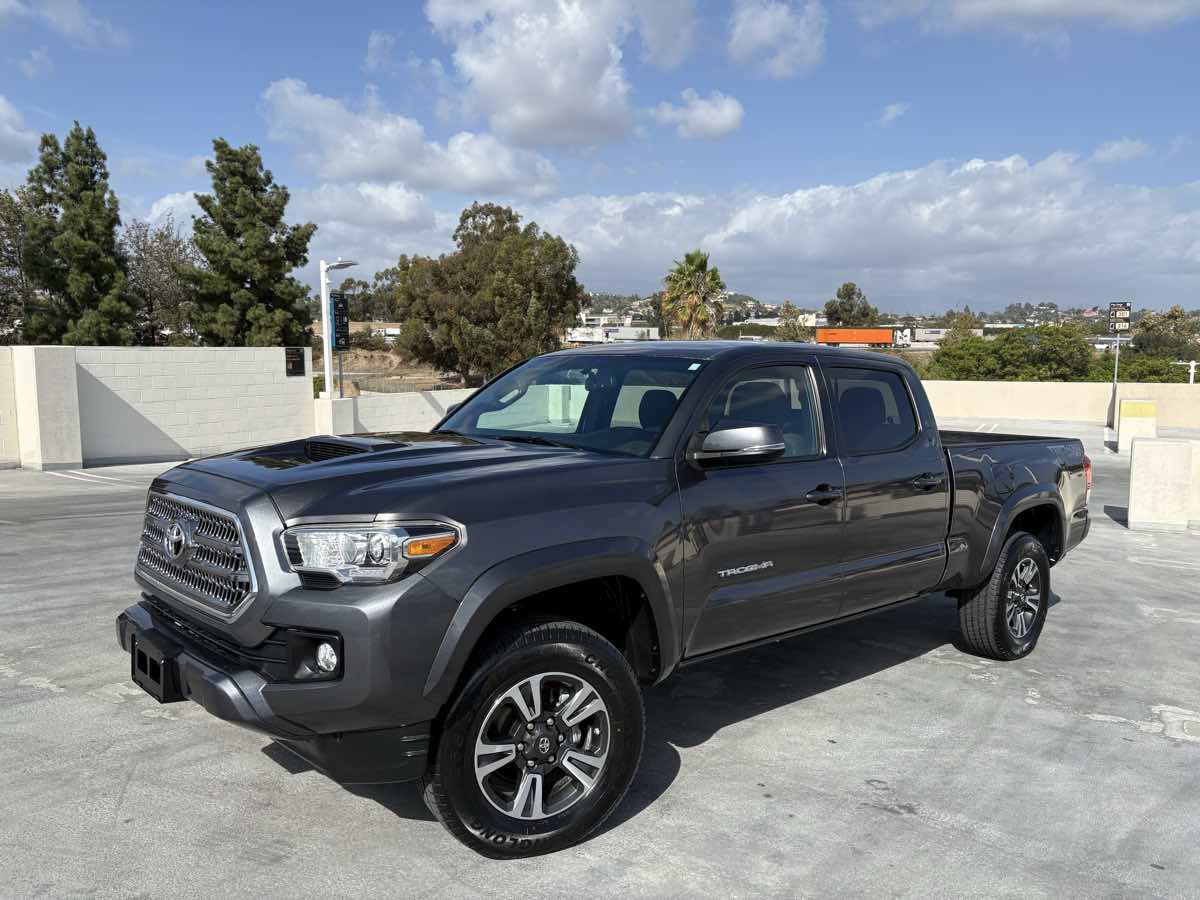 Used 2017 Toyota Tacoma TRD Sport image 2