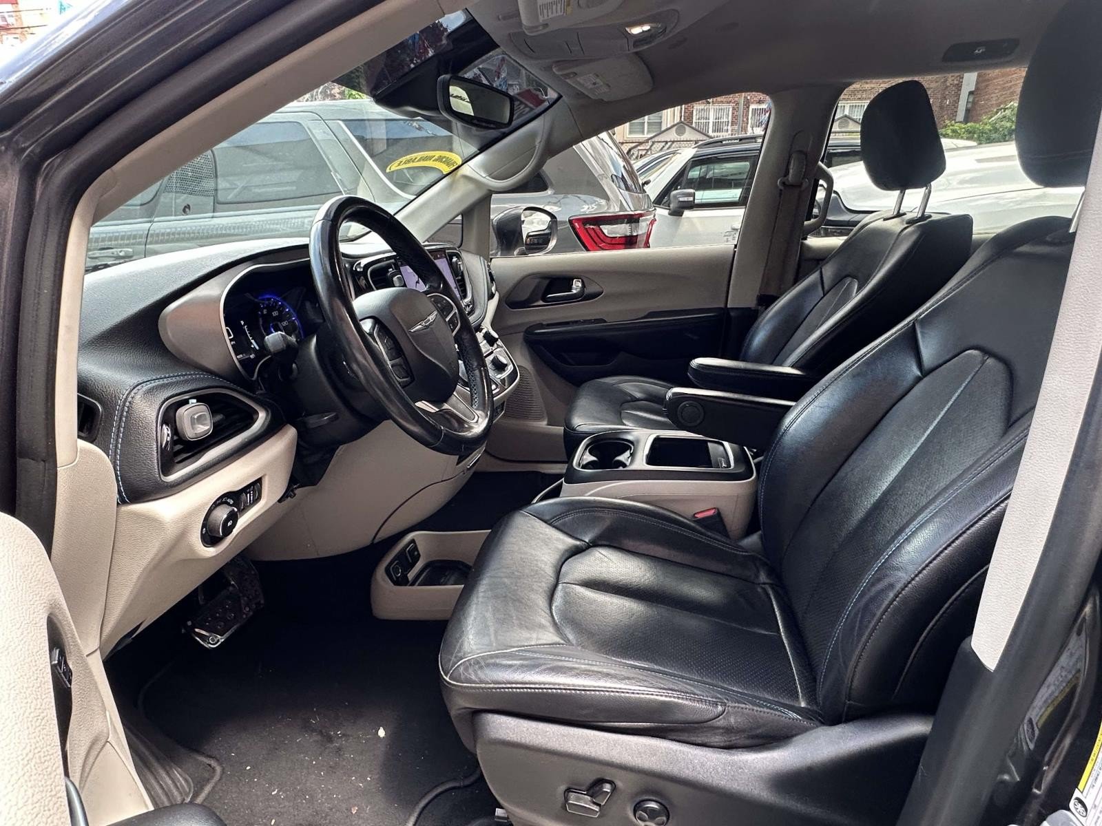 Certified 2021 Chrysler Pacifica Touring-L FWD image 12