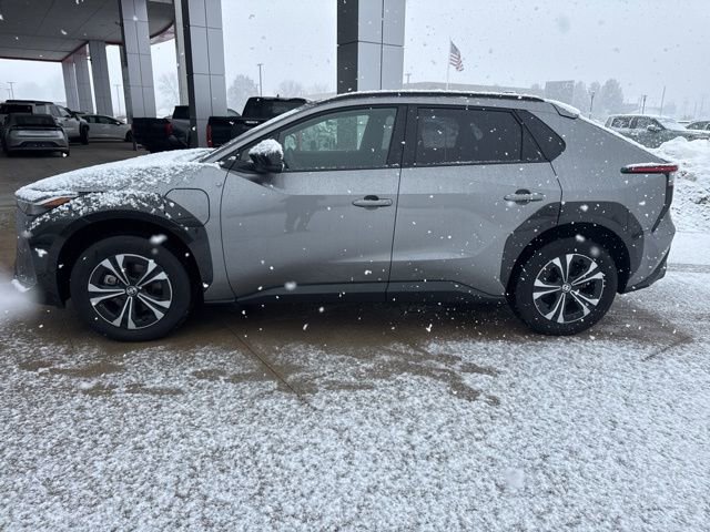 Used 2024 Toyota bZ4X XLE w/ Weather Package image 4