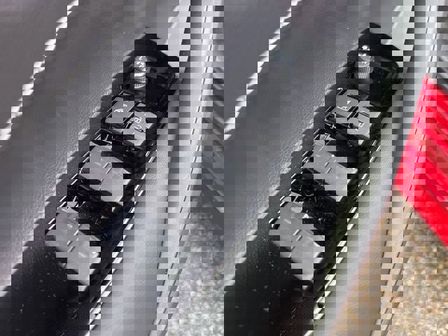 Used 2025 Toyota Corolla SE w/ SE Package image 17