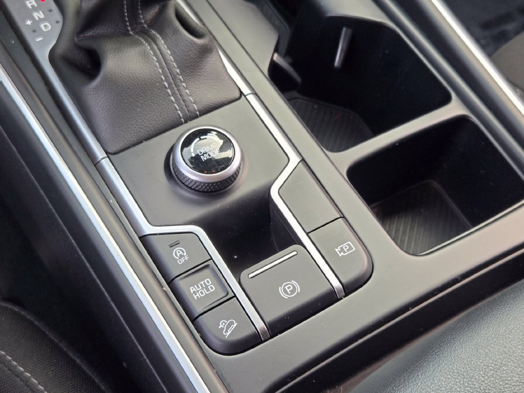 Used 2024 Kia Sorento LX FWD image 39