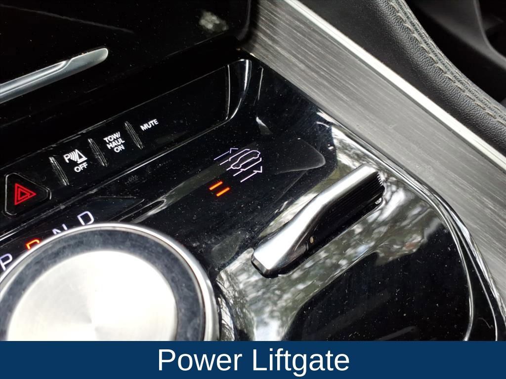 Used 2024 Jeep Wagoneer Series III AWD/4WD image 11