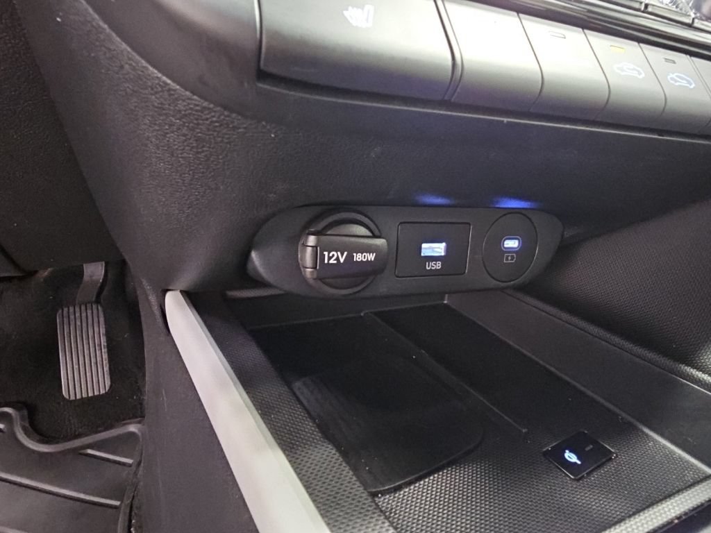 Used 2025 Hyundai Elantra Limited FWD image 19