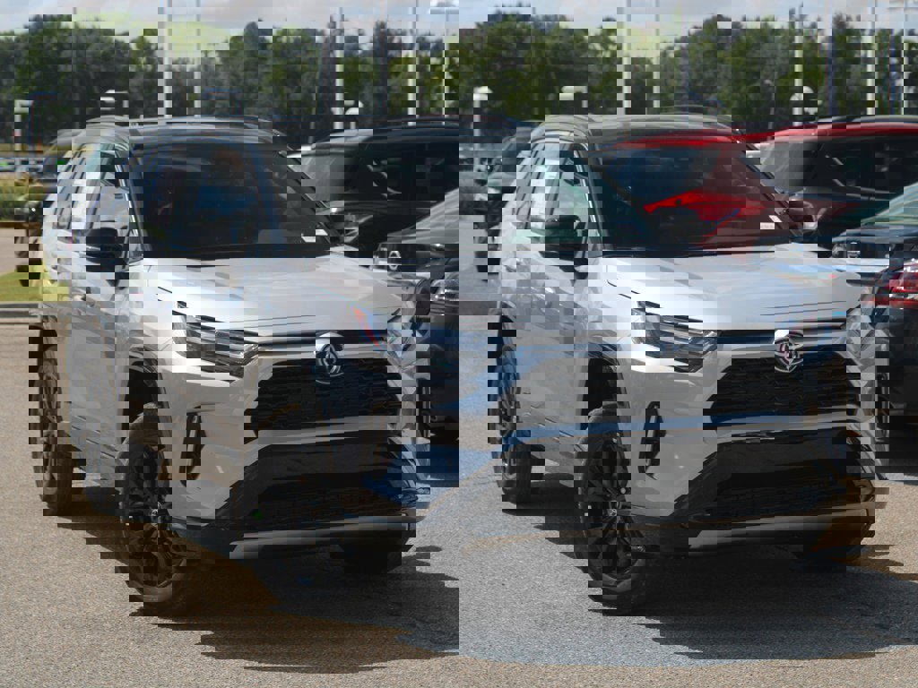 Used 2025 Toyota RAV4 XSE image 18