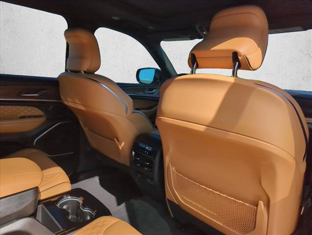 Used 2025 Jeep Grand Cherokee L Summit AWD/4WD image 19