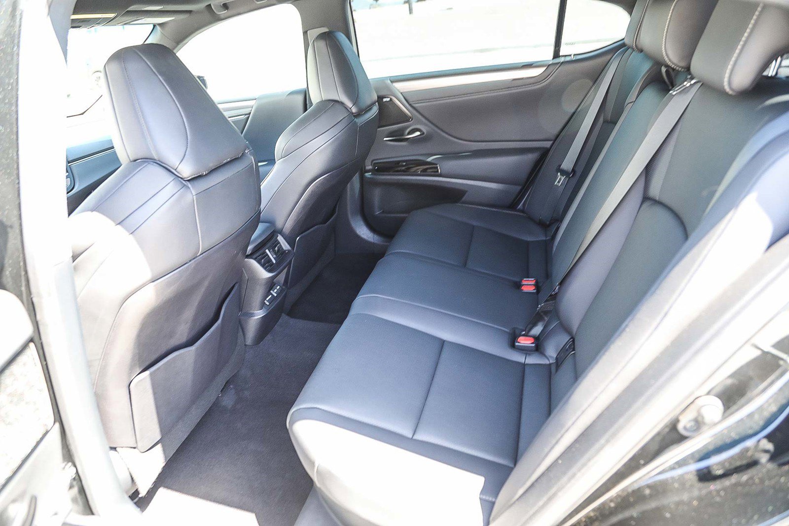 Used 2024 Lexus ES 300h F Sport w/ Accessory Package (Z2) FWD image 18