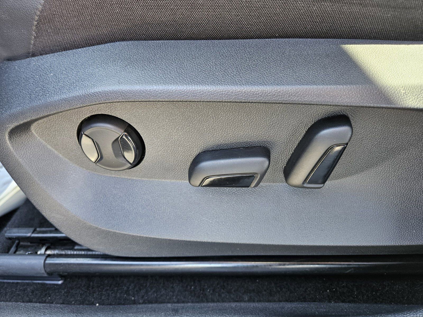 Used 2024 Volkswagen Tiguan SE image 9