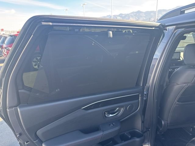 Used 2025 Honda Pilot Black Edition image 33