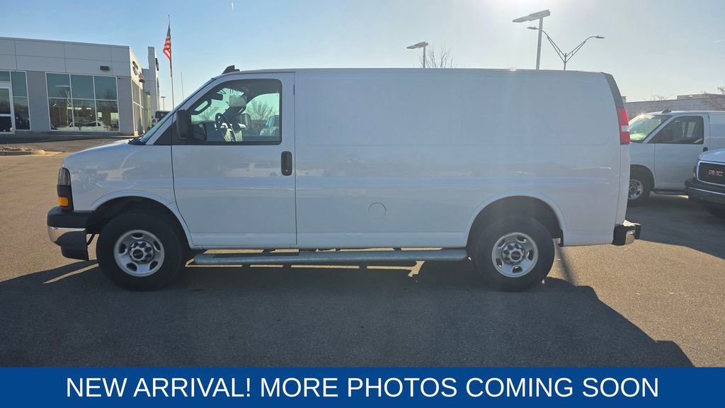 Used 2024 GMC Savana 2500 w/ Driver Convenience Package image 2