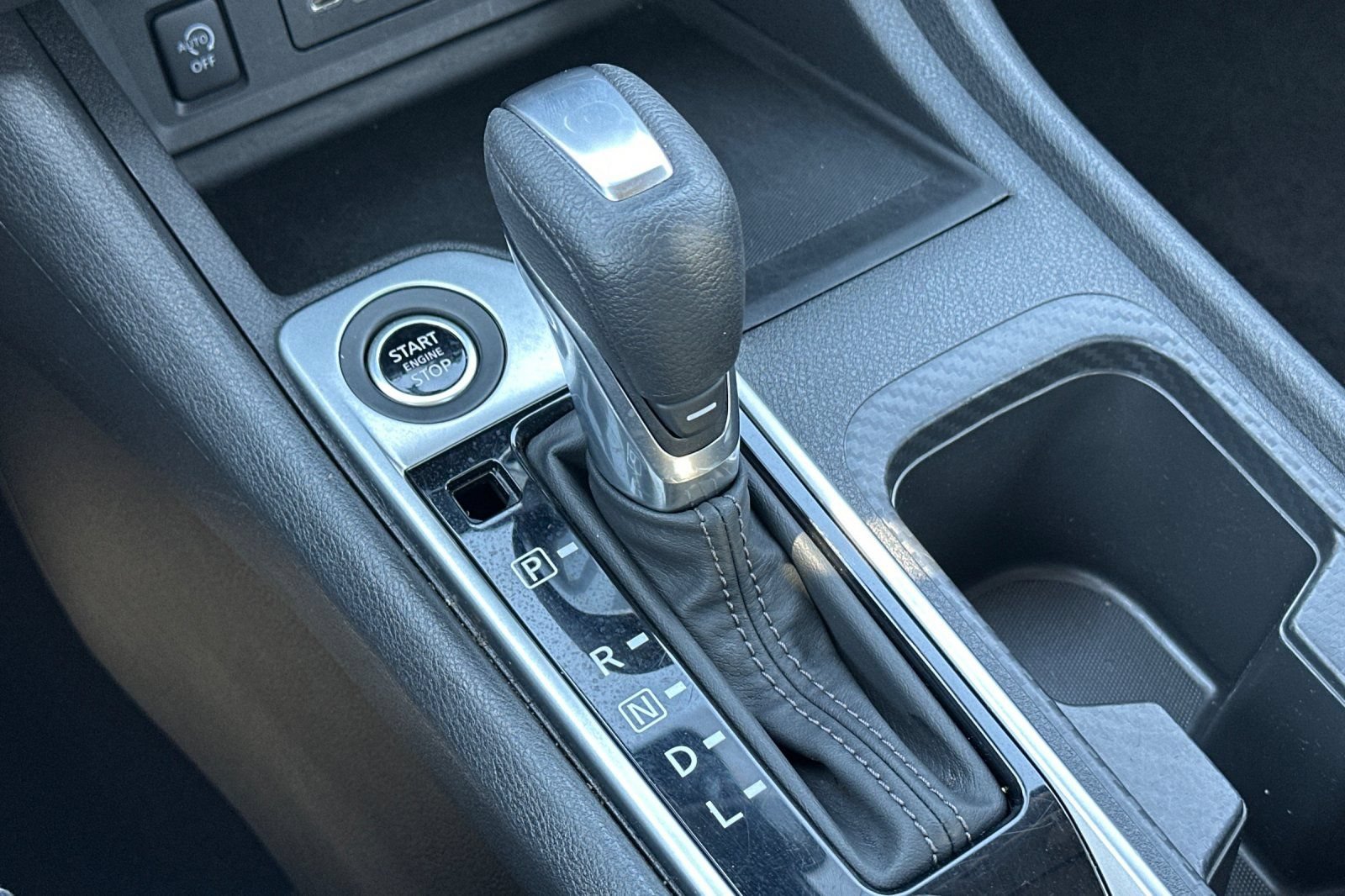 Used 2025 Nissan Sentra SV FWD image 25
